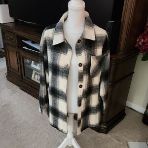 Zenana Outfitters Blue, Black and Cream Plaid Shirt Jacket